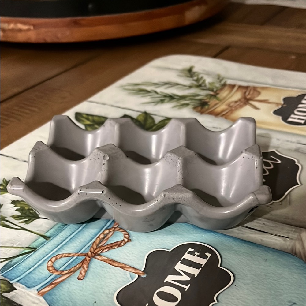 Concrete Gray 6 Egg Holder